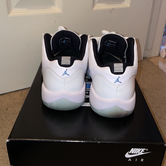 Air Jordan 11 Retro Low - Picture 4 of 4